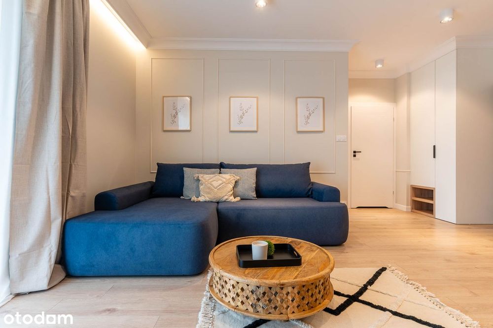 Komfortowy apartament z balkonem oraz widokiem na jezioro i marinę