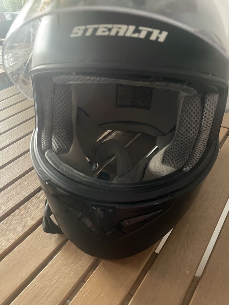 Capacete de moto stealth