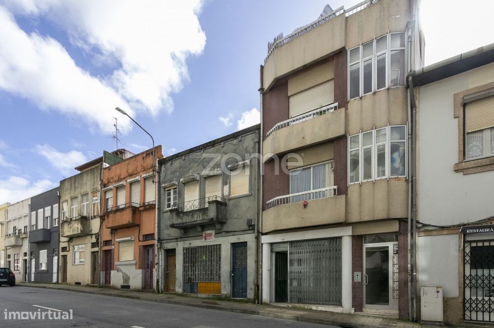 loja com PIP favorável para 2 habitações