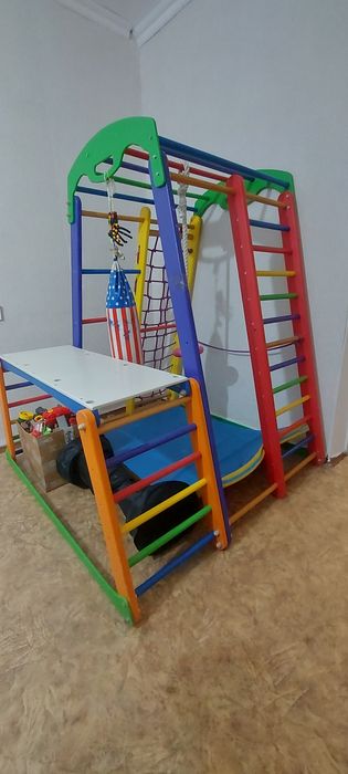 Дитячий спортивний комплекс з гіркою