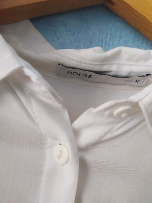 Biała koszula z haftem House