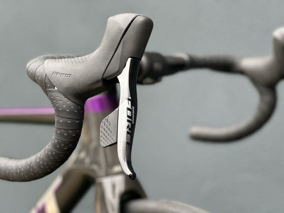 Karbonowy rower szosowy Scott Addict RC Sram Force AXS 12 Syncros r.54