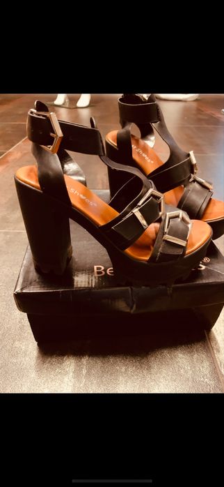 Sapatos e sandalias em bom estado