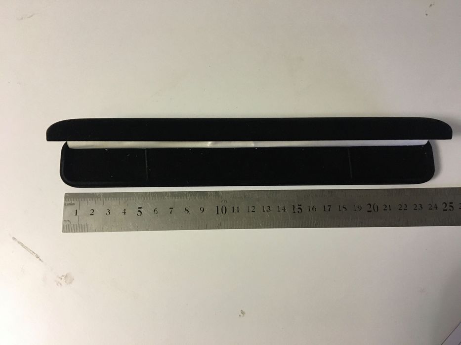 Оксамитова коробочка для годинника