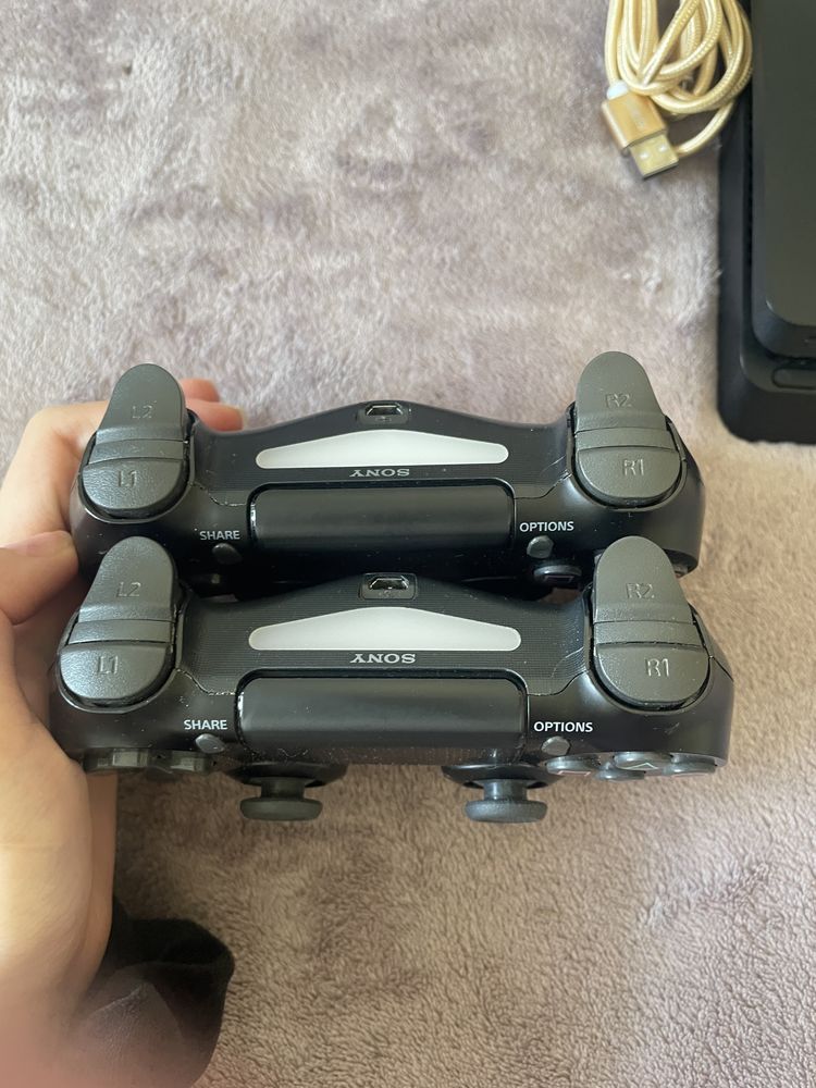 ps4 slim 1tb + 2 pady + gry