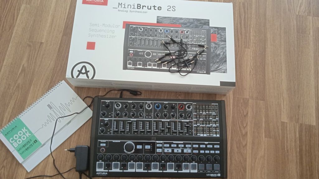 Sintetizador Arturia minibrute 2s