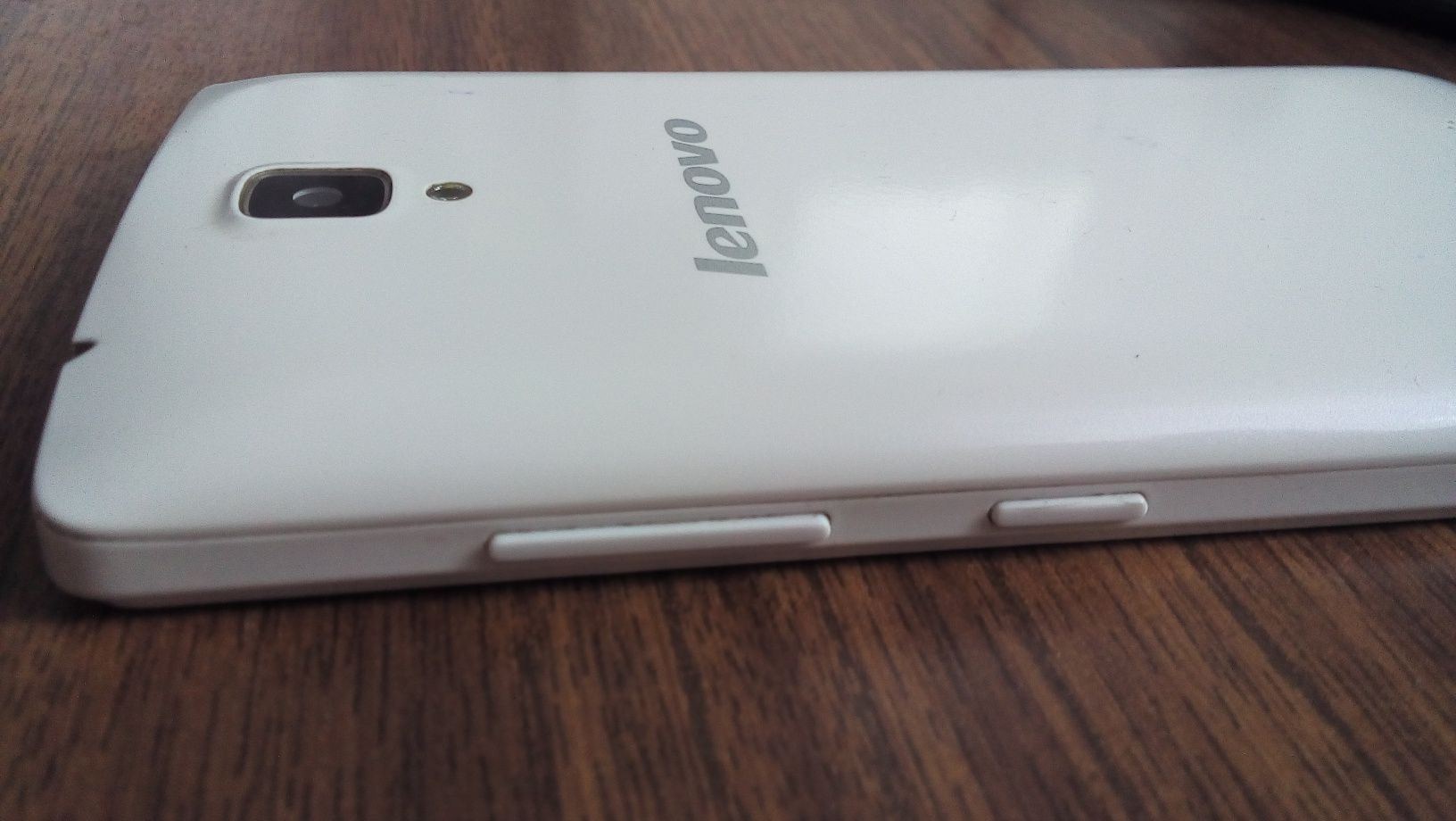 Смартфон Lenovo A2010. 4G (LTE) + зарядне