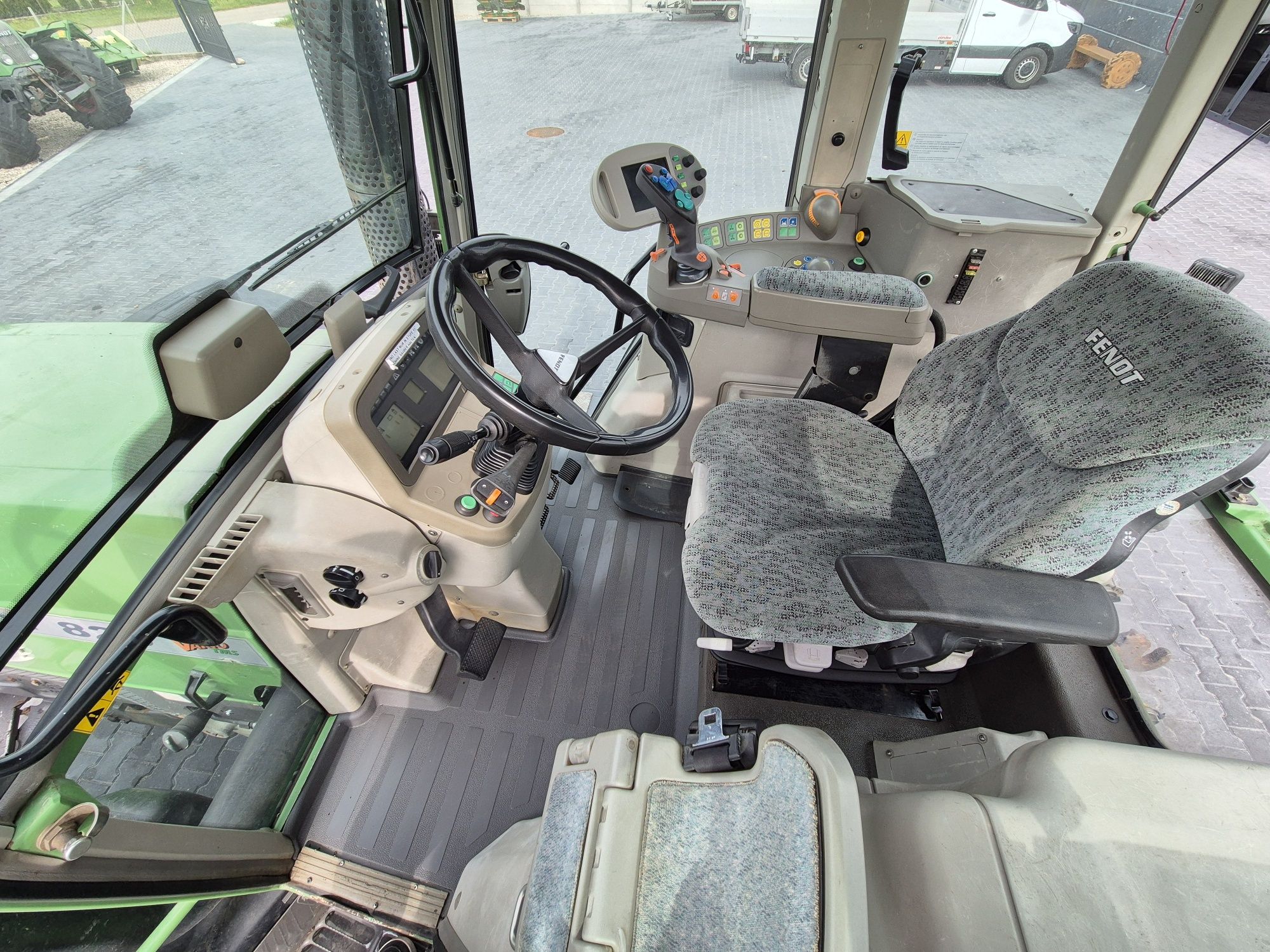 Ciągnik Fendt 820 Vario TMS com3       nie 718 , com 2 818