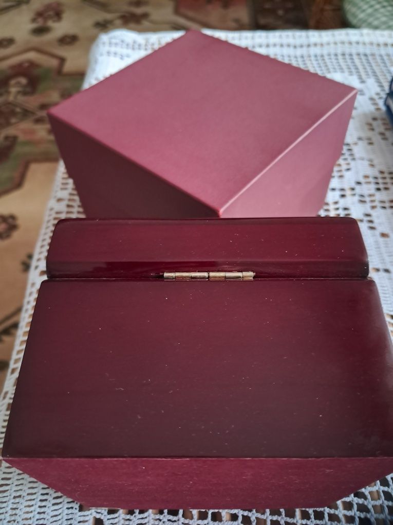 Etui, pudełko z laki na zegarek
