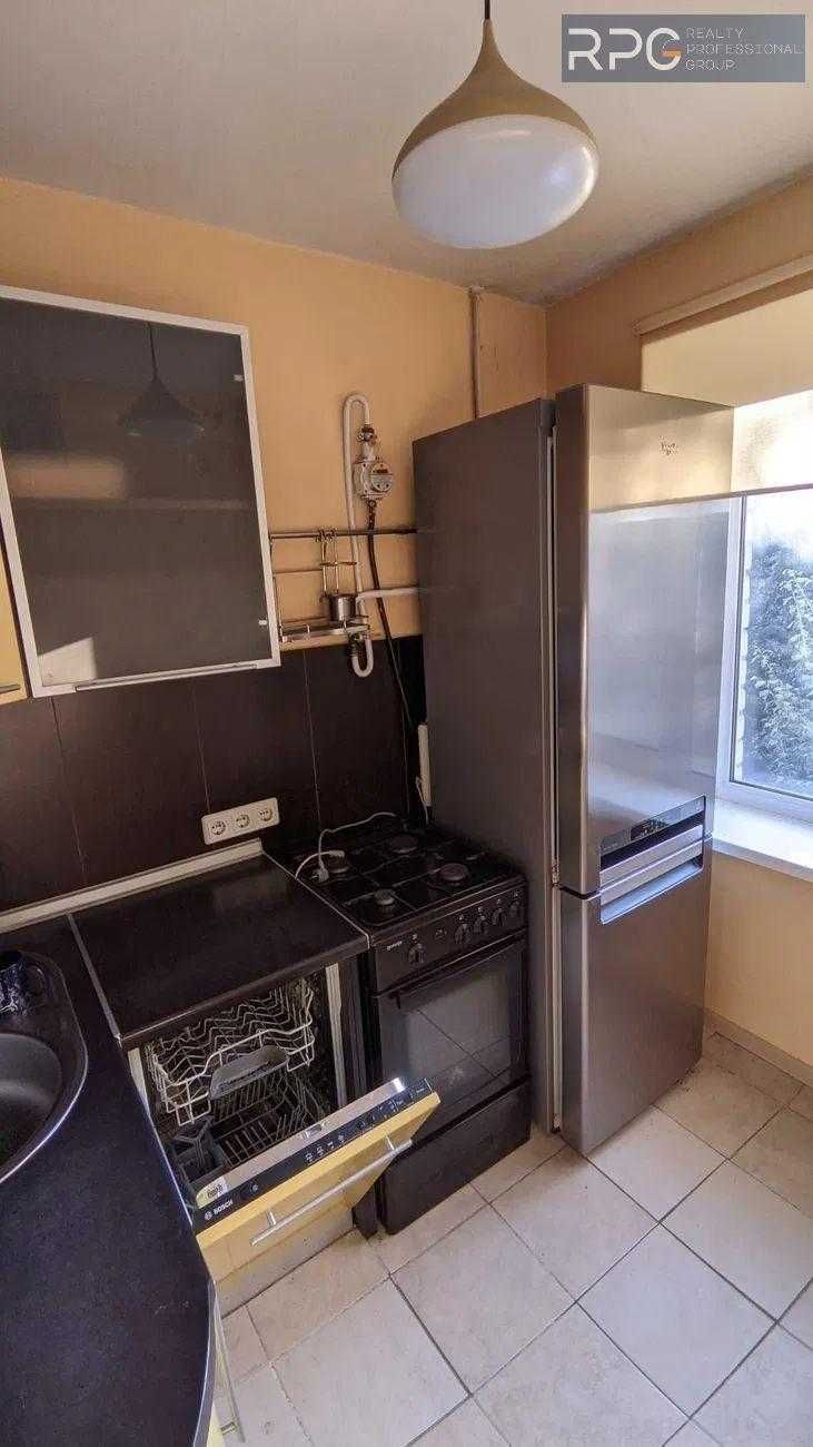 Продам 2к квартиру Печерськ Лобораторний пр. 4, метро Палац України