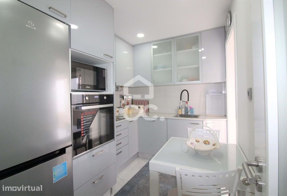 T2 com remodelação fantástica,  acesso a transportes e comércio, Cruz