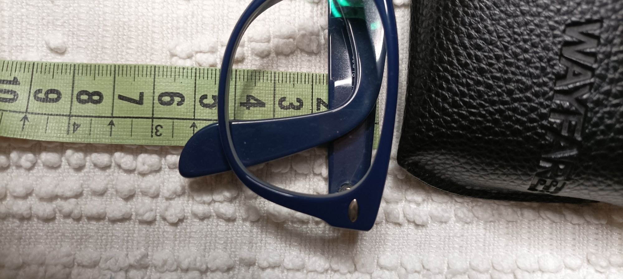 Vendo óculos da marca Ray-Ban, originais, em azul escuro, com bolsa da