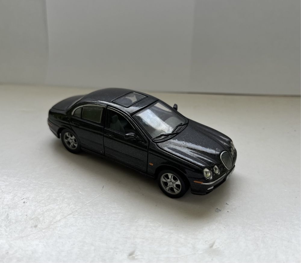 Model samochodu w skali 1:43 Jaguar S Type Schuco Minichamps