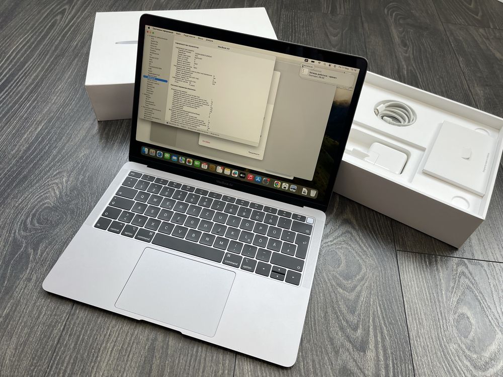 Apple MacBook Air 8/256 gb Silver 24 цикла зарядки!!!