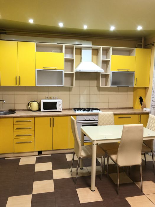 Длительно (год и более) 2х ком.квартира в р-не Монолита; газ.котел