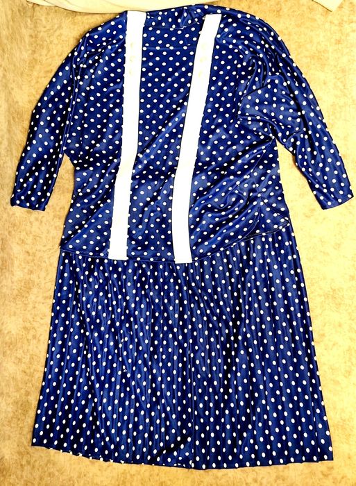 Отдам бесплатно платье (верх+юбка)в горошек