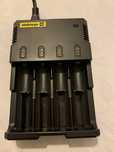 Carregador pilhas / baterias Nitecore i4