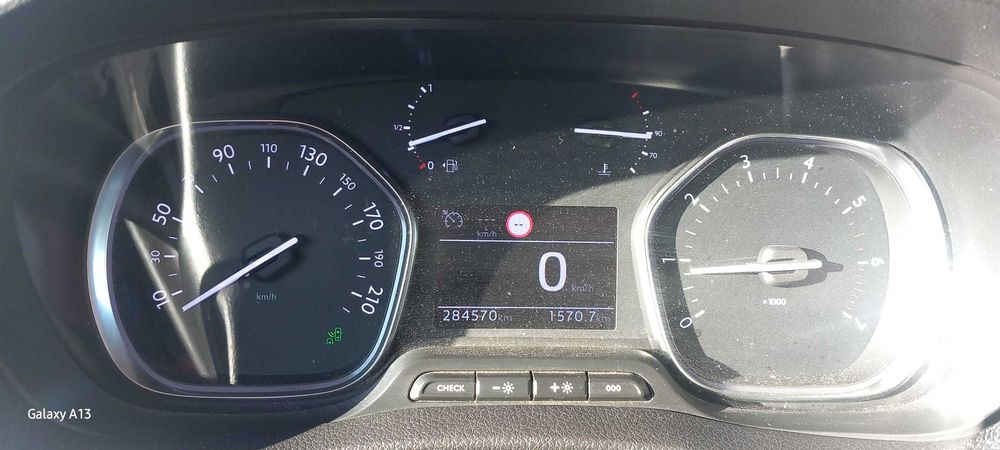 Vende-se Toyota Proace Verso 2022 • 1.5 Diesel • Manual 6