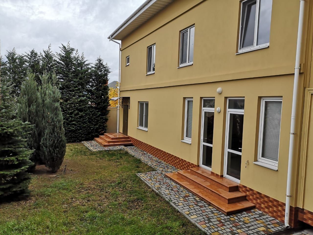 4$/м2:Оренда 5-ти поверхової будівлі на 10 сотках поруч з морем