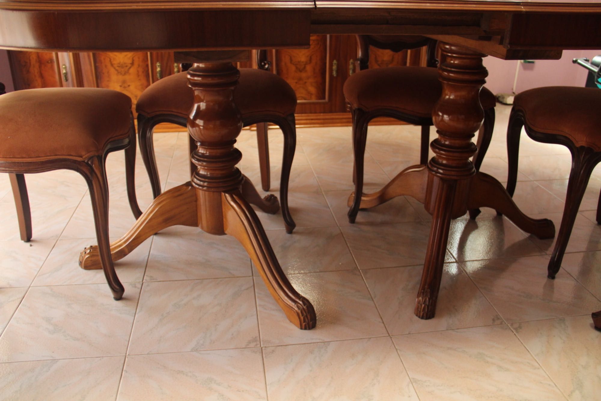 Mesa de sala extensível com 6 cadeiras