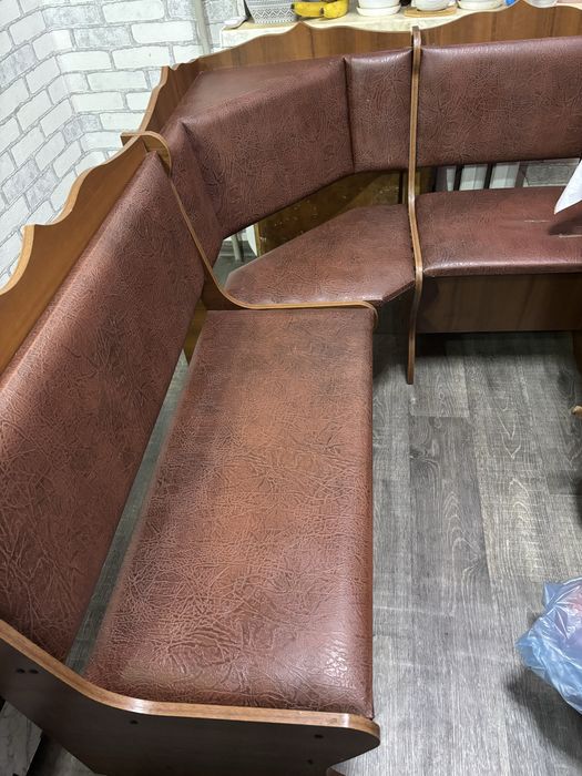 Кухонный уголок+стол, б/у