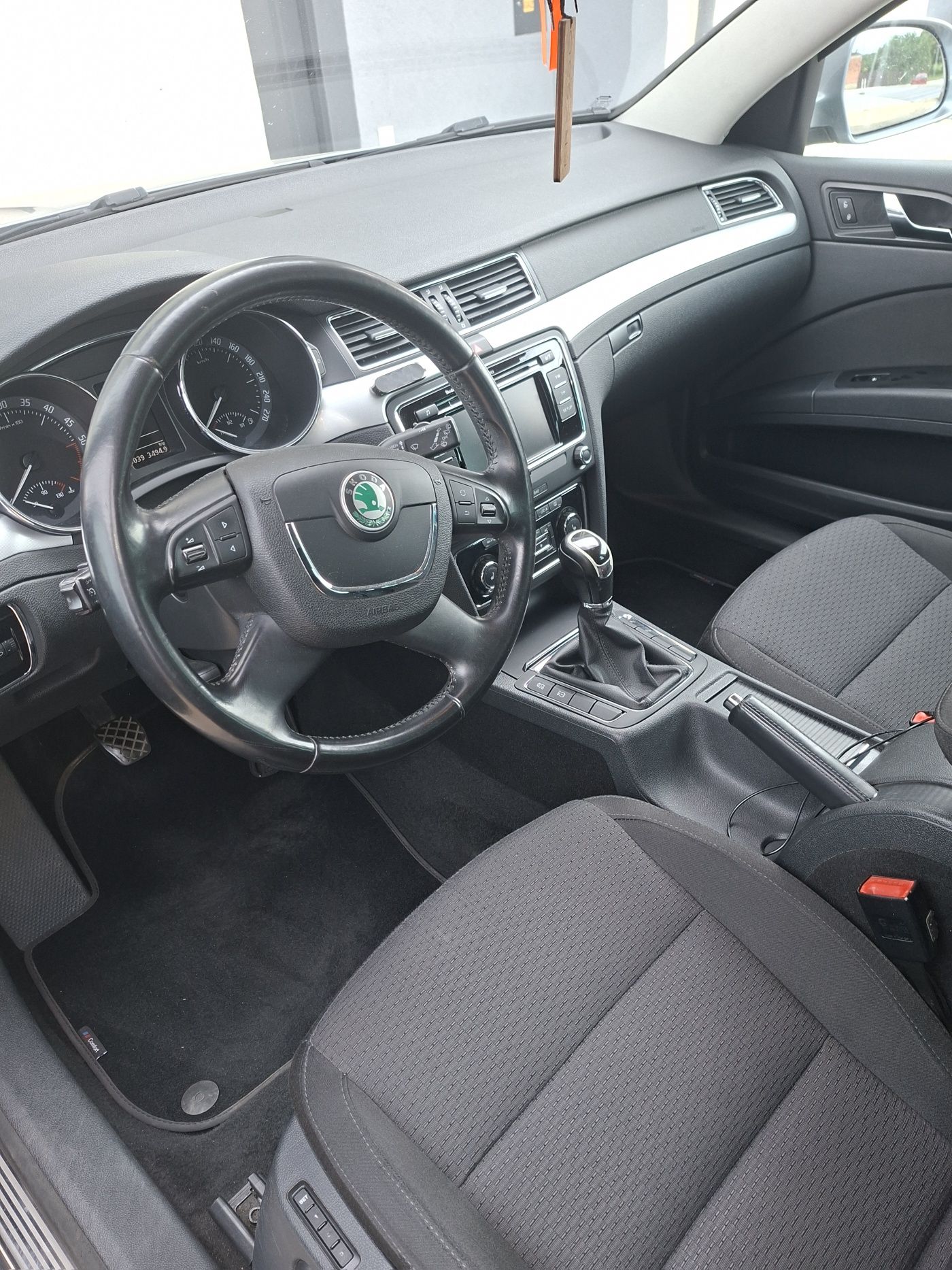 SKODA Superb 2012r