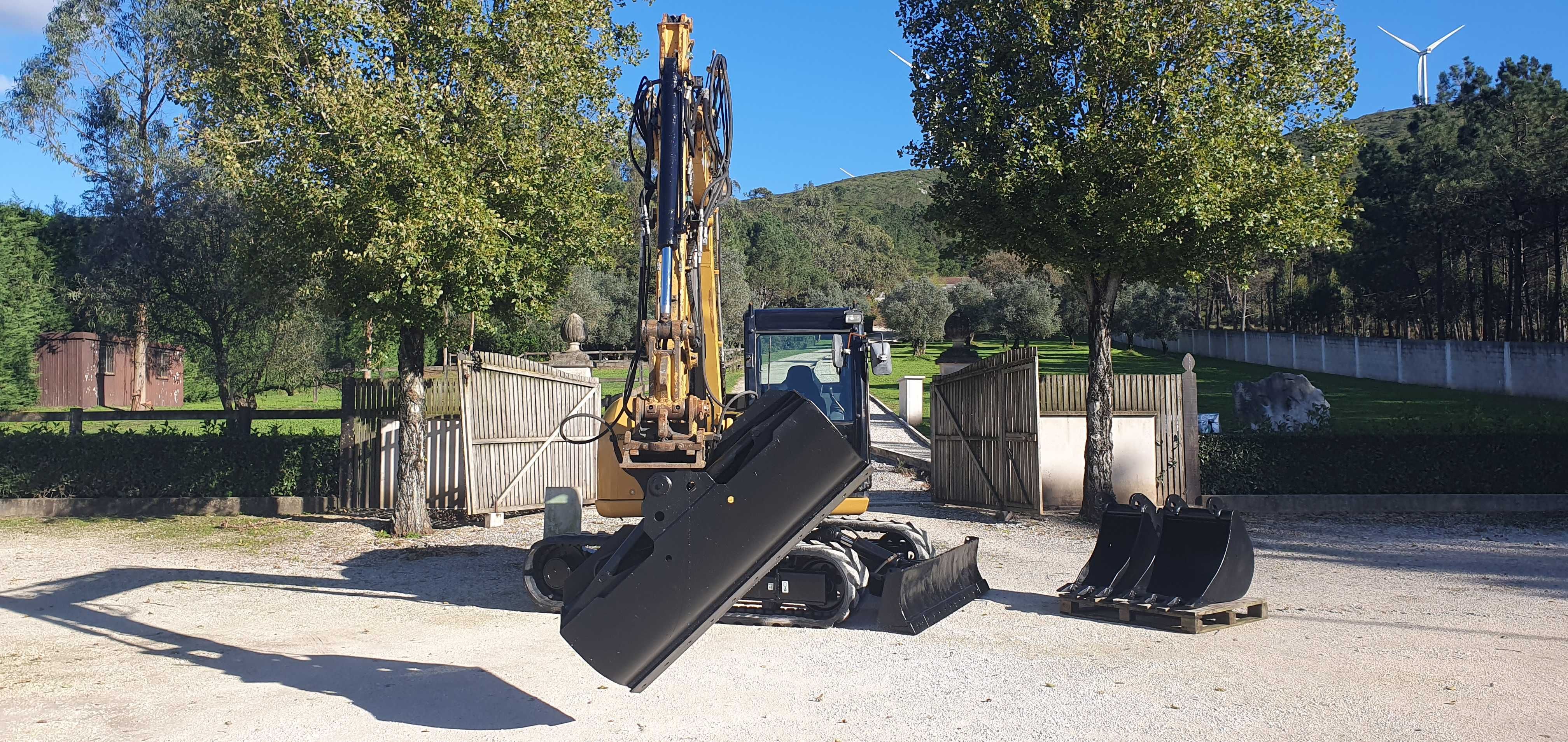 Mini Giratória Caterpillar 308E2 CR