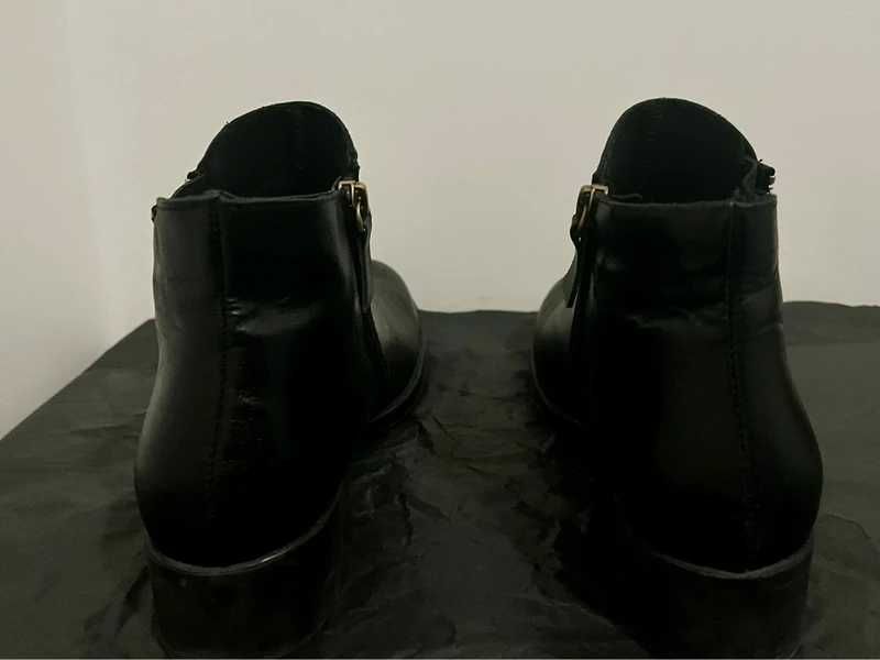 Bota em pele com tacão de 30mm