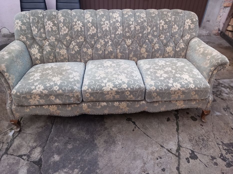 Sofa  tapicerowana typu Ludwik