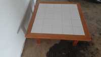 mesa de sala quadrada - madeira maciça