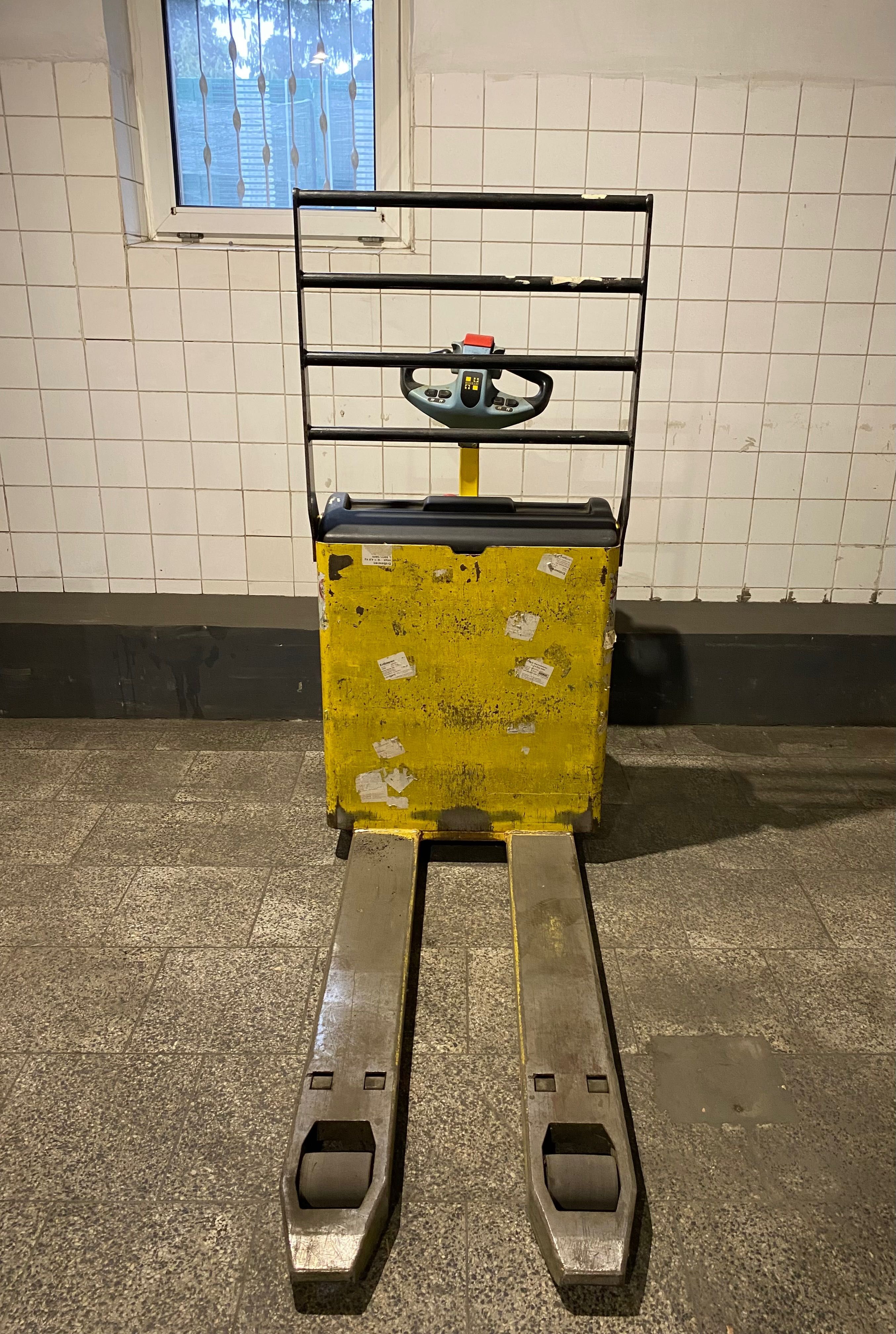 Wózek paletowy paleciak elektryczny
