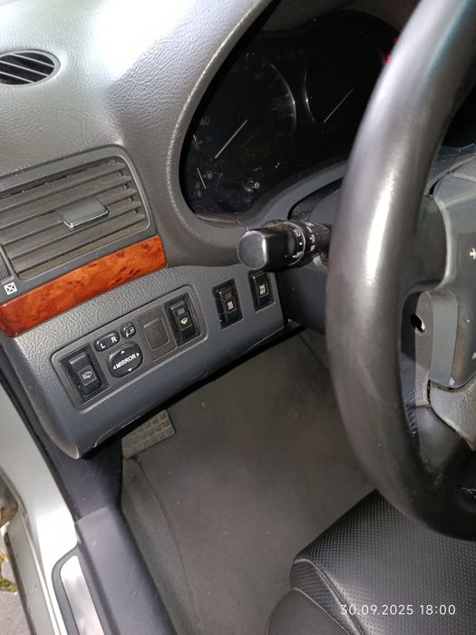 Тойота авенсіс т 25