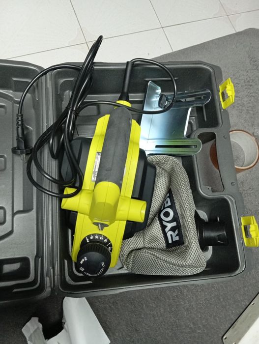 Plaina ryobi nova con aspiração
