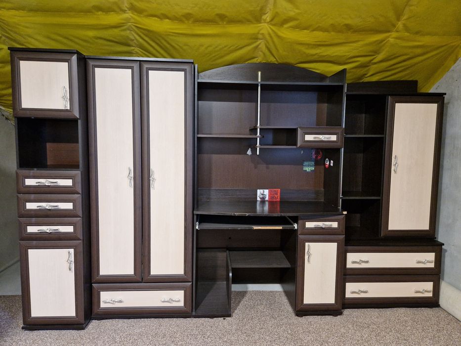 Meblościanka z biurkiem