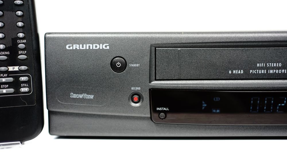 Magnetowid nagrywający GRUNDIG GV 8401 VHS VCR 6-głowic Hi-Fi Stereo