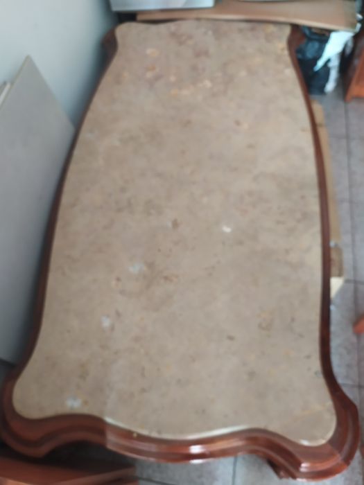 Mesa centro com tampo de pedra mármore vintage