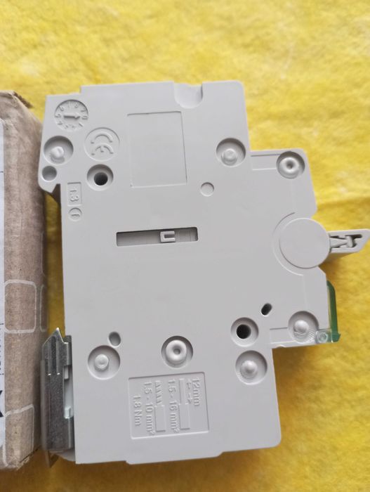 Перемикач введення резерву 1-0-2 Hager 25 А