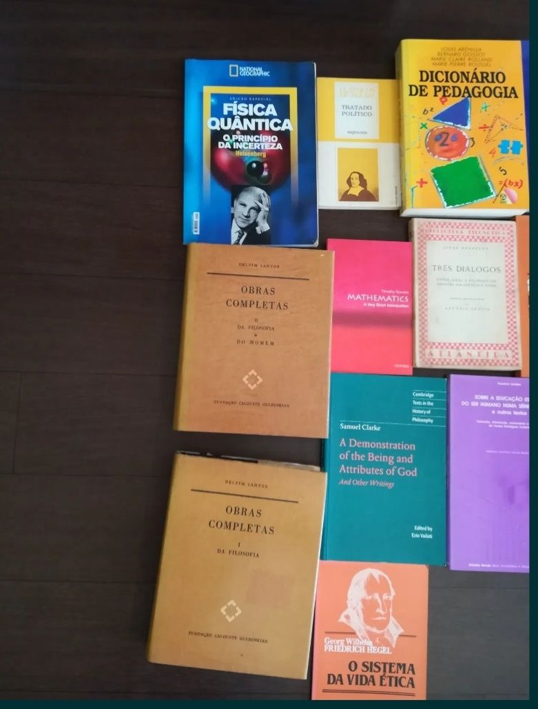 Livros de filosofia, estética, matemática, etc