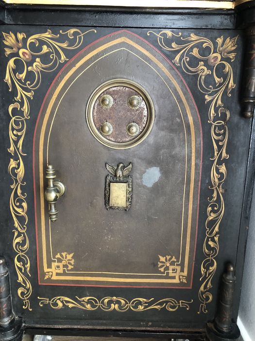 Cofre Antigo em ferro