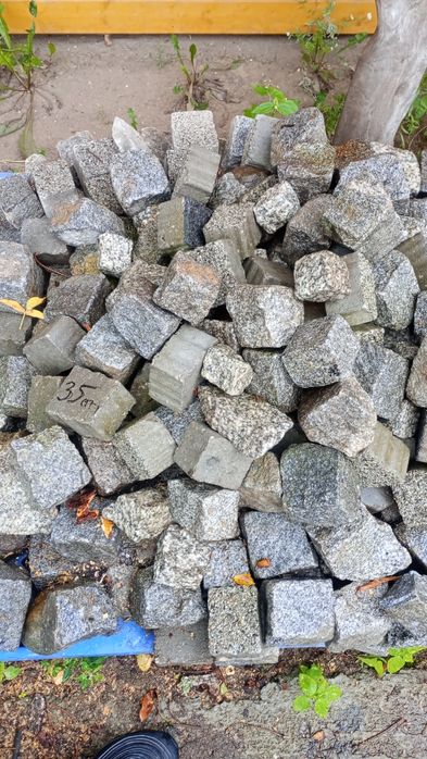 Kamienie granitowe i polne