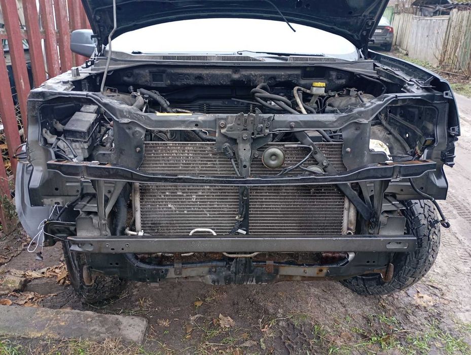 X-TRAIL T30 Передня панель, телевізор, окуляр, супорт радіаторів, шрот