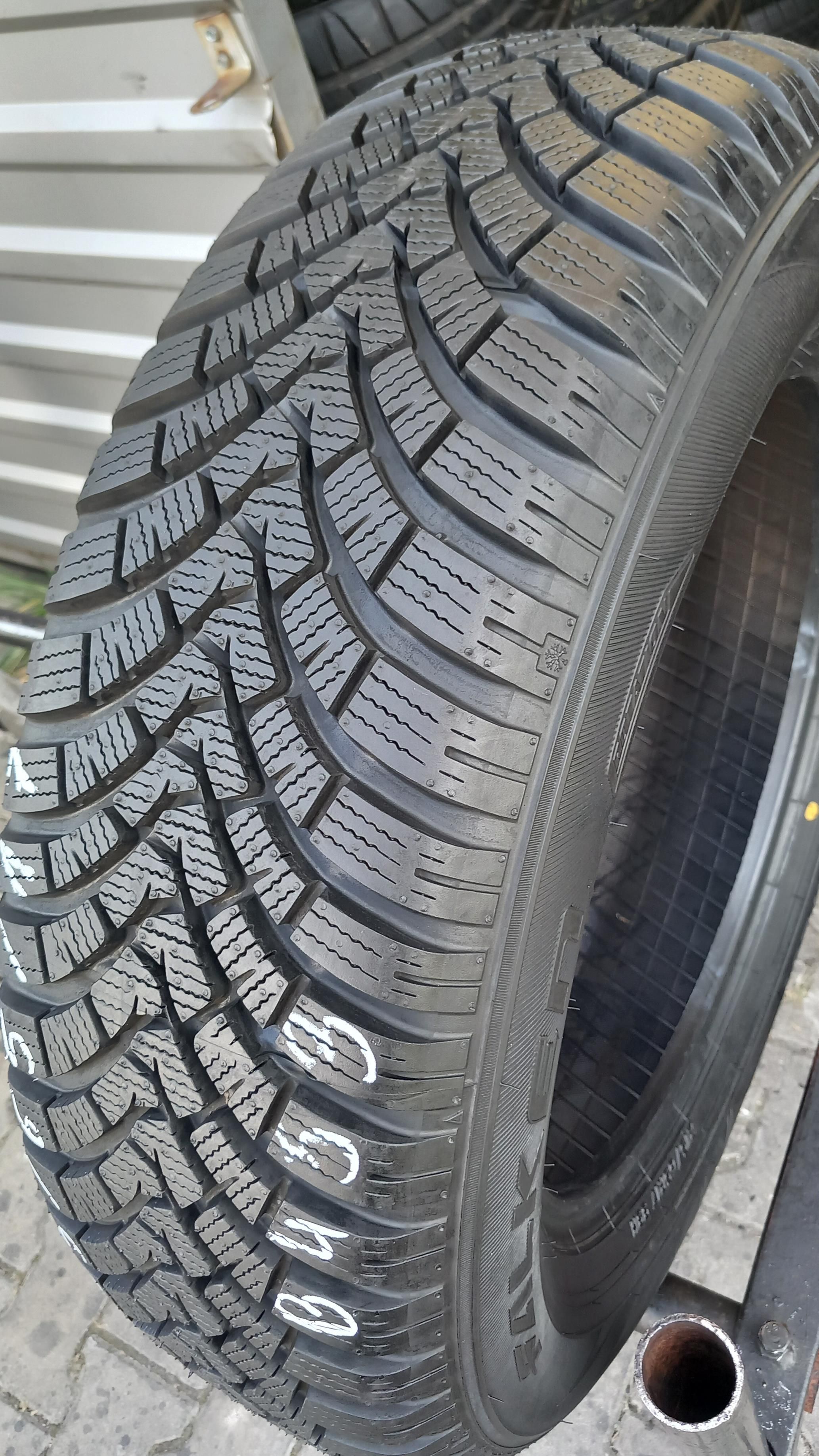 215/65/17 Falken EuroWinter HS01 SUV 99H