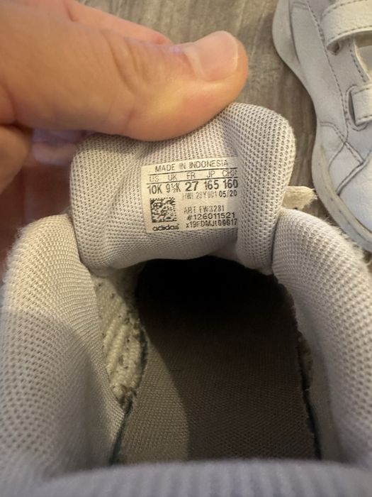 Sapatilhas de menino usadas em bom estado