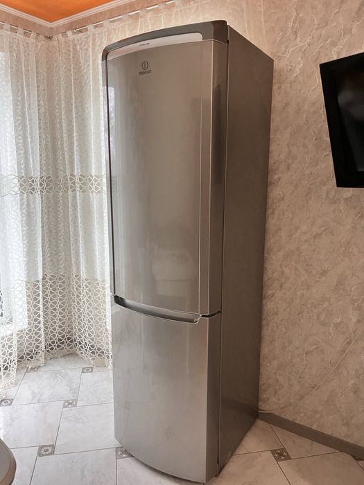 Холодильник Indesit