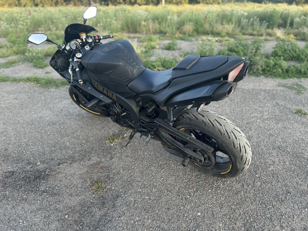 Yamaha R1 в доброму стані