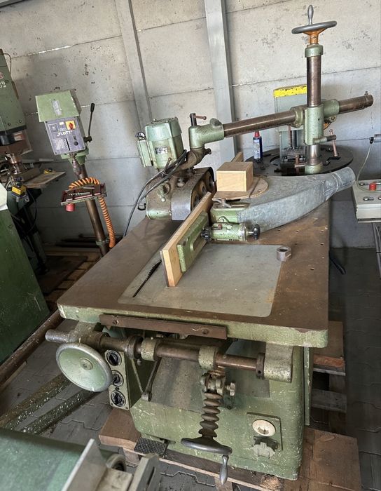 Pilarko-frezarka Piła frezarka do drewna plus posuw