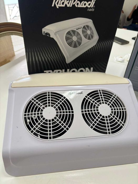 Vende_se material para fazer unhas!