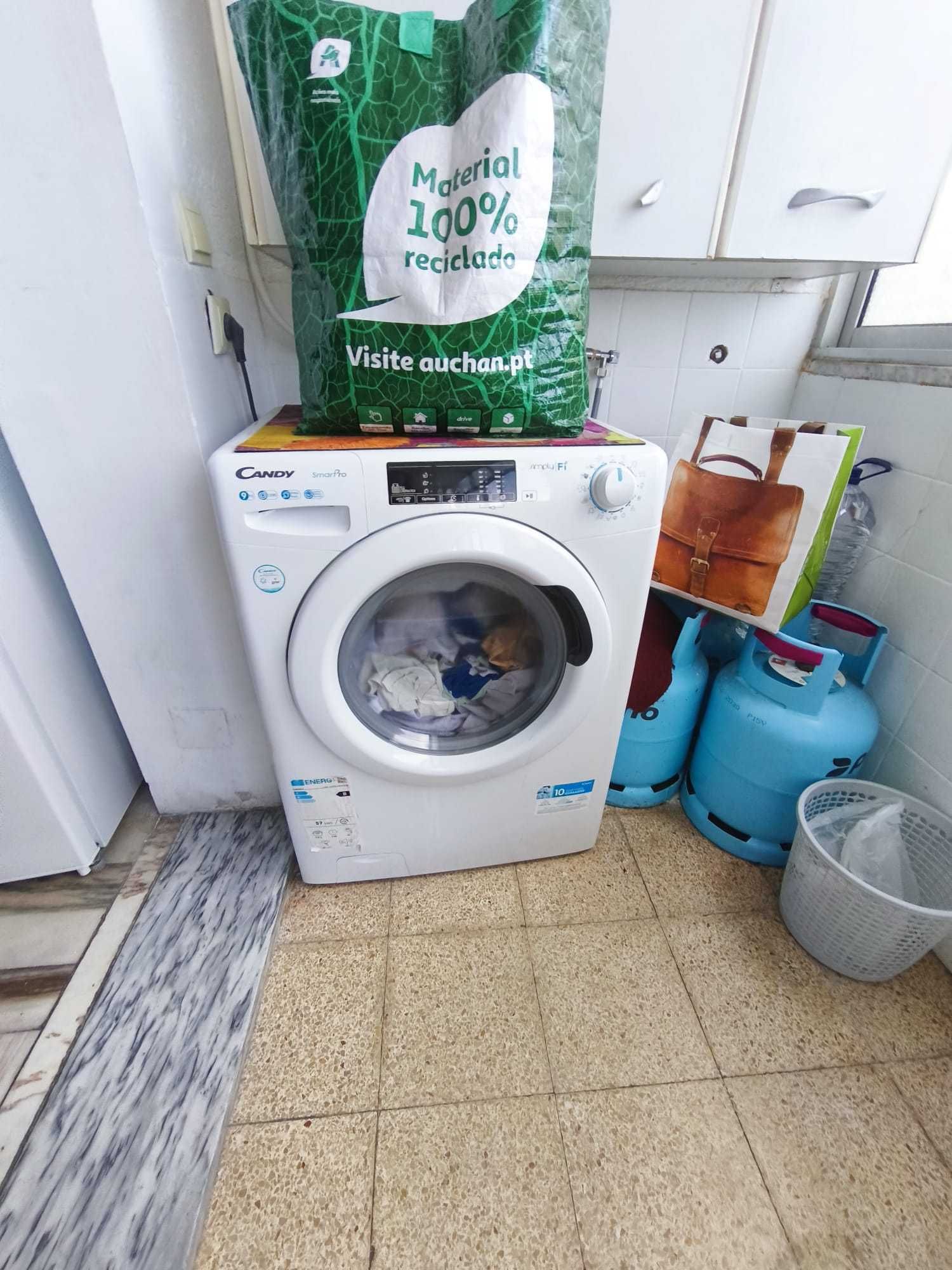 MAQUINA DE LAVAR ROUPA 180€