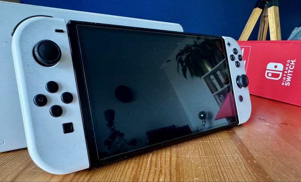 Nintendo Swich oled + Zelda Tears of the Kingdom