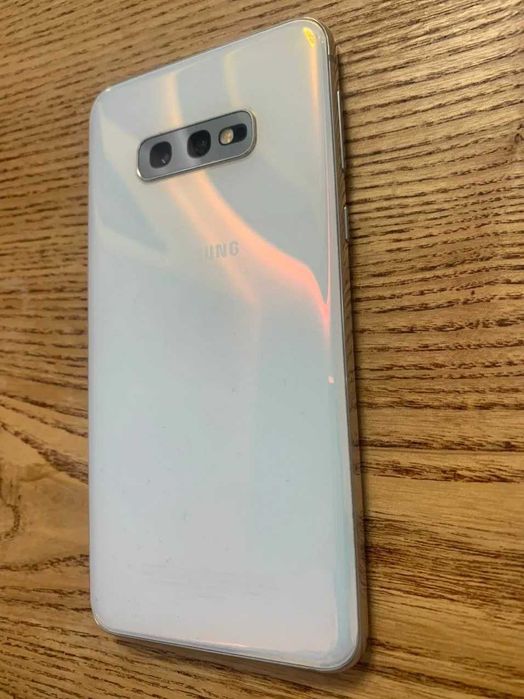Телефон Samsung galaxy S10e White 128 gb в отличном состоянии